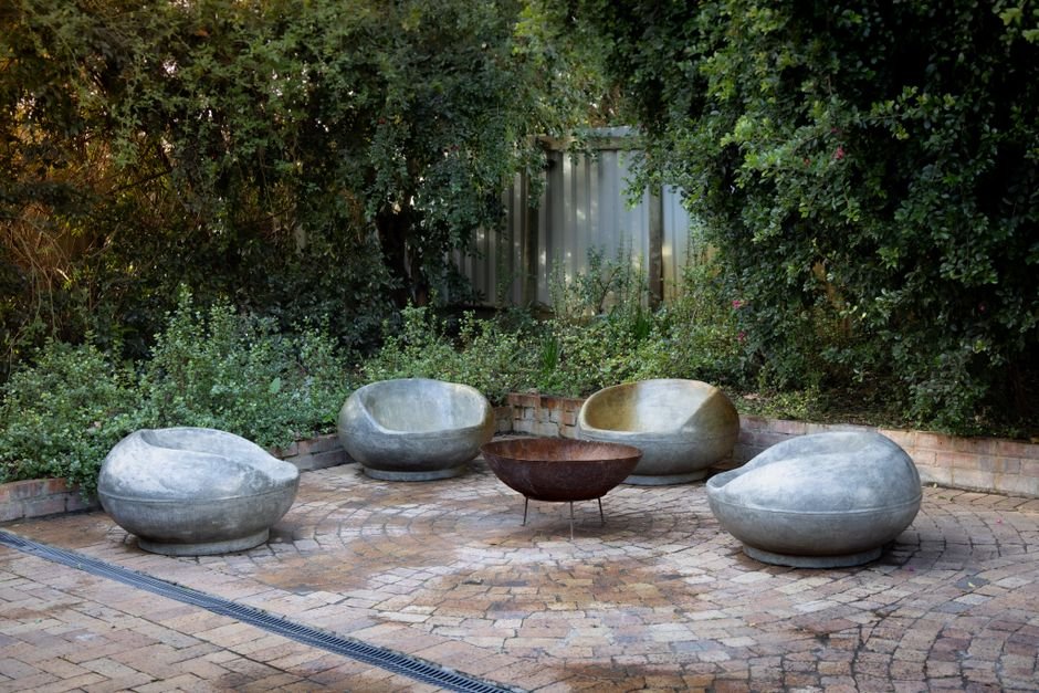 Fire Pit Seating Ideas & DIY Plans for a Cozy Backyard 2026